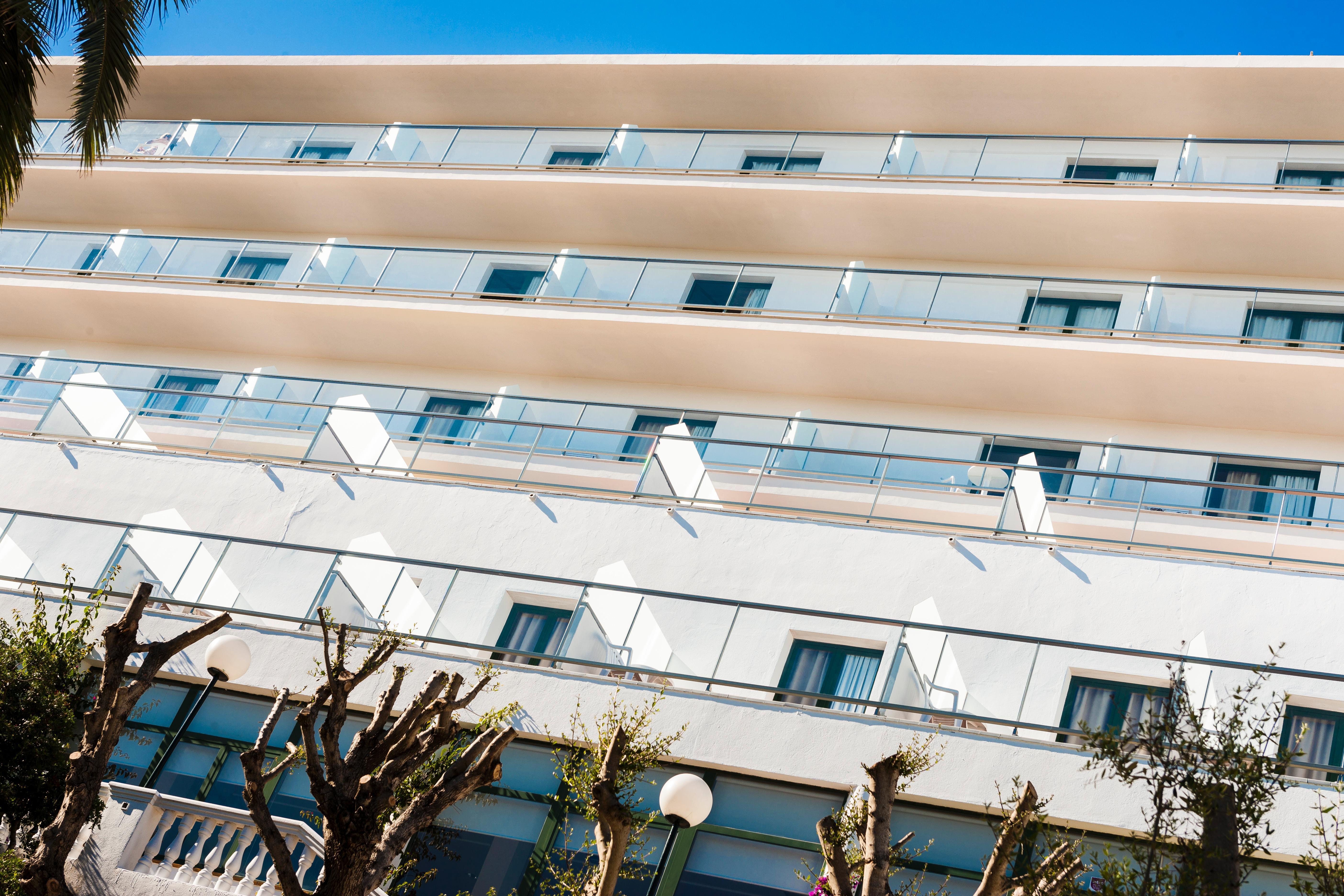 Globales Cala'N Blanes 호텔 칼라엔블레인즈 외부 사진